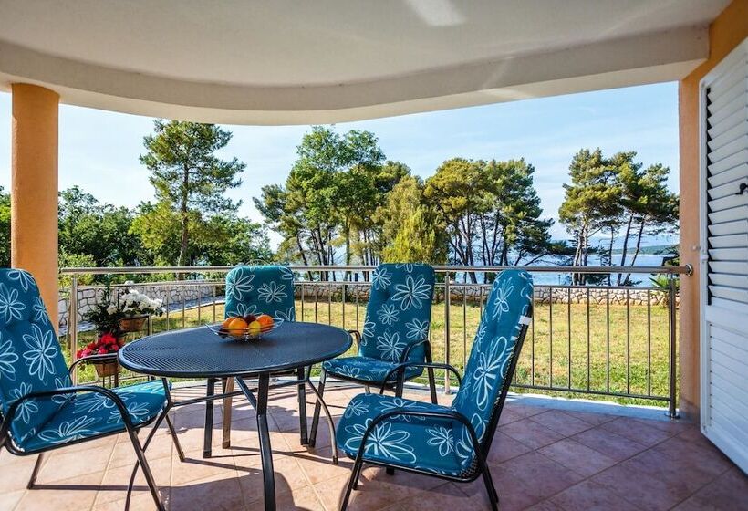 هتل Mare & Mons Deluxe Apartments