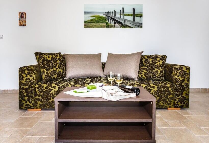 هتل Mare & Mons Deluxe Apartments