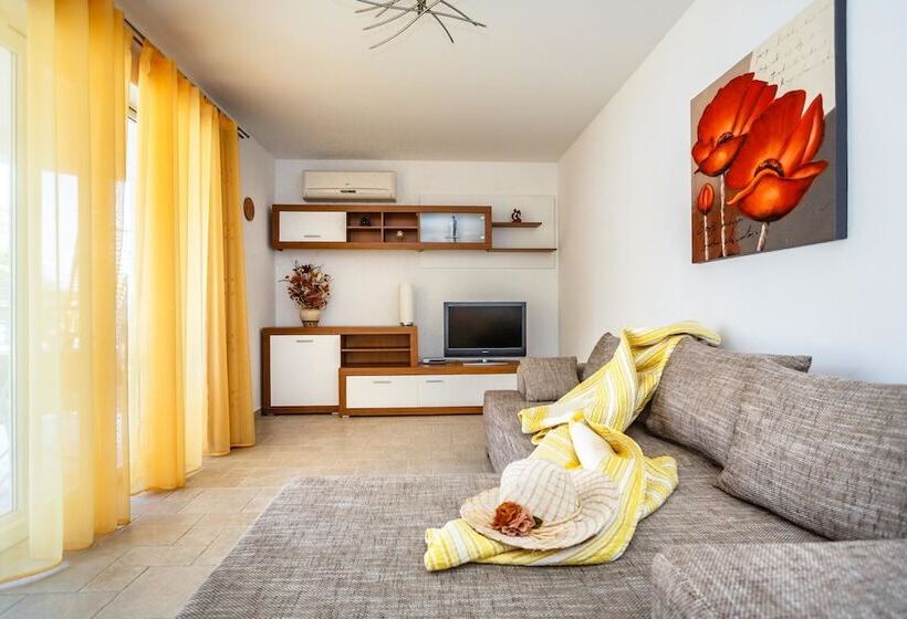 هتل Mare & Mons Deluxe Apartments