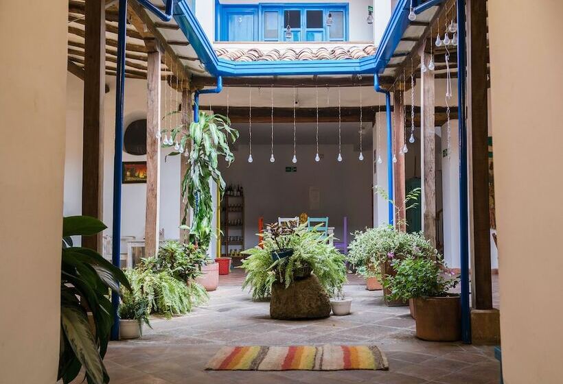 هتل Meraki Boutique Hostel