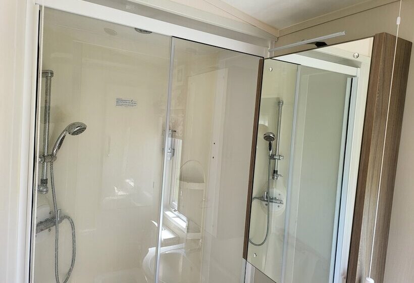 هتل 2br Sleeps6 Fireplace Parking Patio Seaside