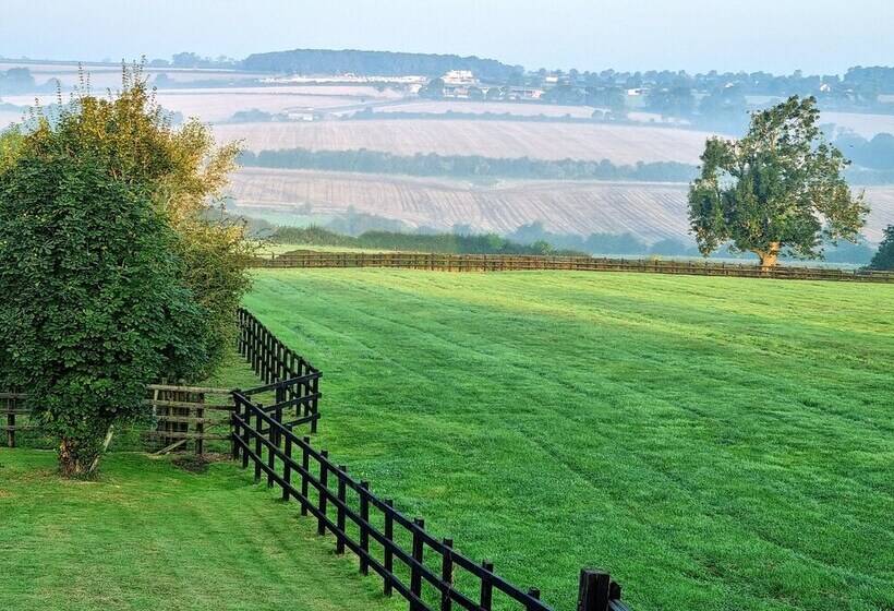 Paddock Cottage   Thorpe Arnold, Melton Mowbray
