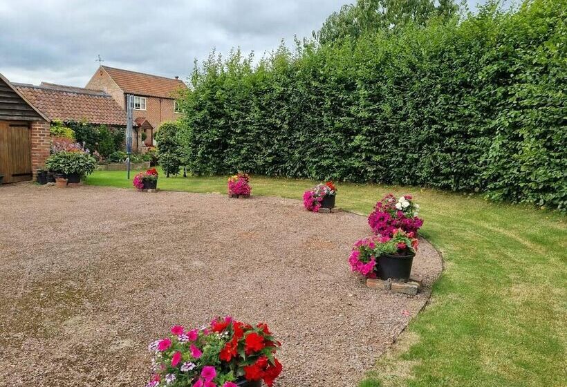 Paddock Cottage   Thorpe Arnold, Melton Mowbray