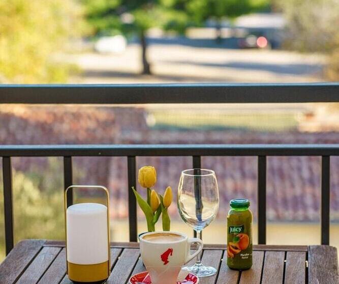 Пансион Cozy Park View Room With Breakfast Included