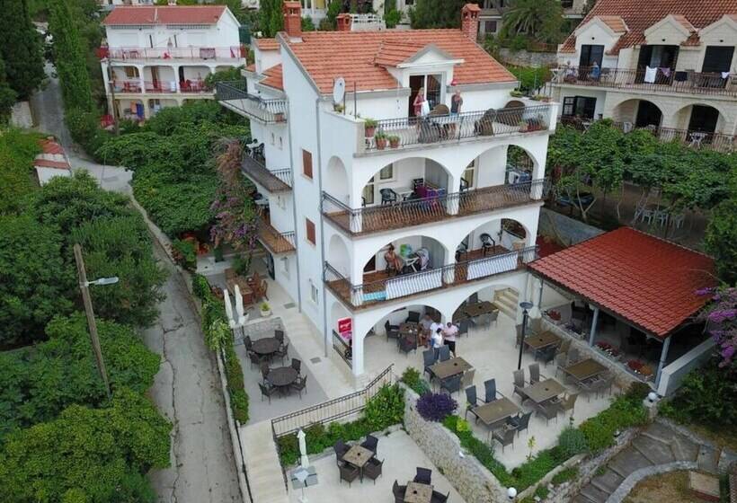 Отель Beautiful Double Bed Room With Balcony And Sea View