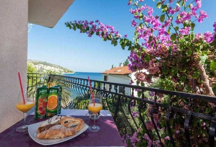 فندق Excellent Double Bed Room With Balcony And Sea View