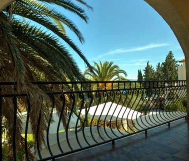 ホテル Lovely Double Bed Room With Balcony And Sea View