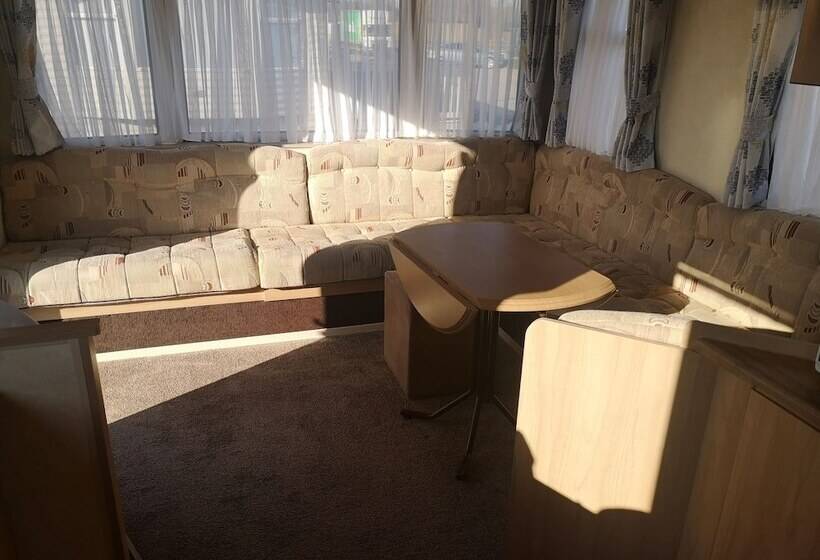 Lovely 2 Bed Caravan In Walton On The Naze