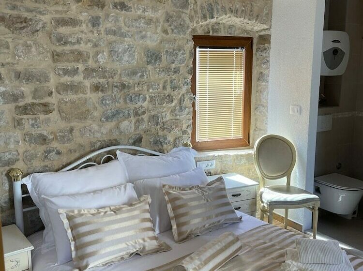 بنسيون Castle Inn