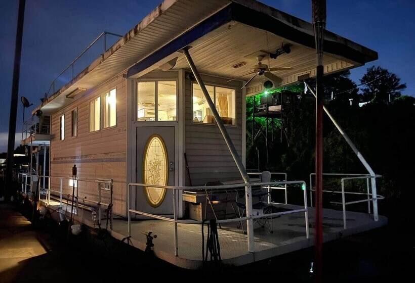 فندق 2 Story Houseboat Seeking A Captain Fishpets Ok