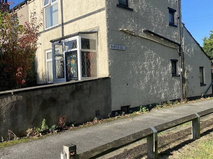 اقامتگاه Inviting 1 Bed House In Bradford