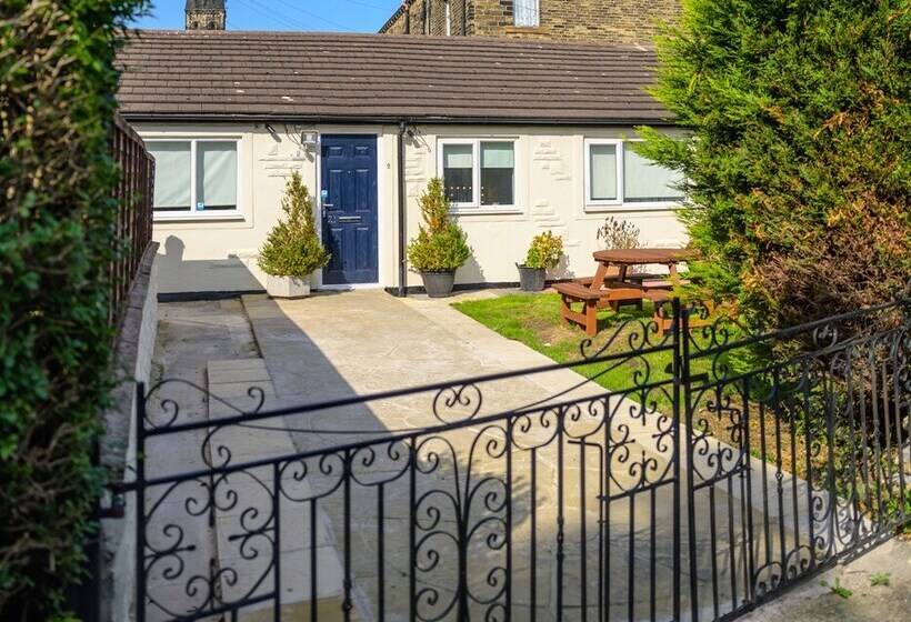 اقامتگاه Inviting 1 Bed House In Bradford
