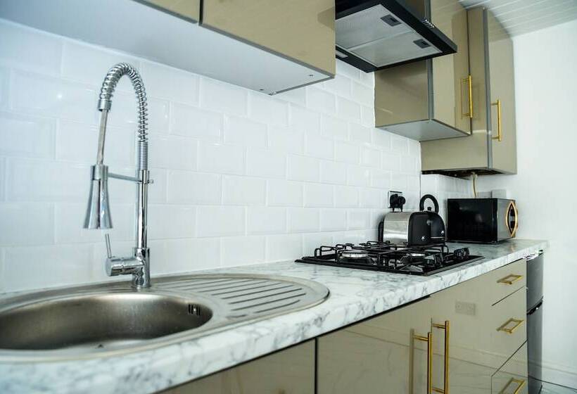 اقامتگاه Inviting 1 Bed House In Bradford