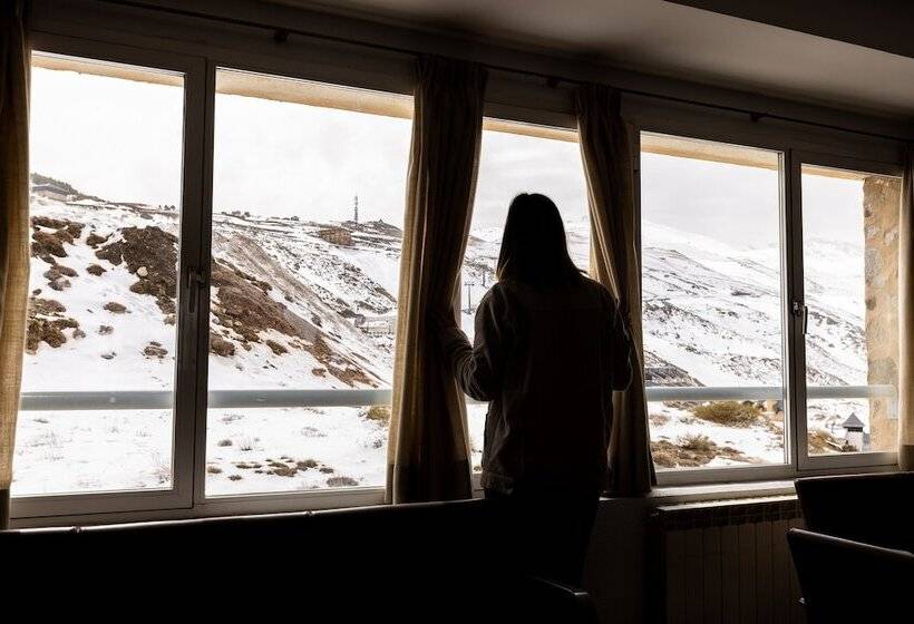 Albergue Inturjoven Sierra Nevada Hostel