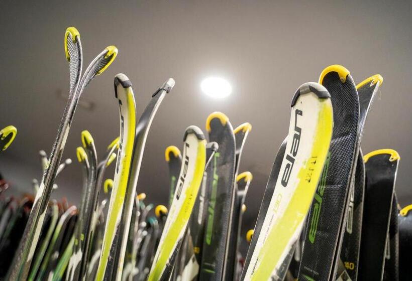 Albergue Inturjoven Sierra Nevada Hostel