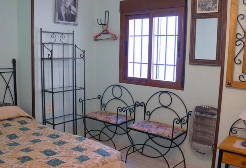 مسافرخانه Apartamentos La Miga