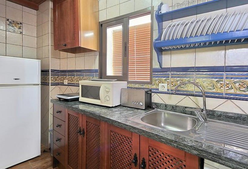 مسافرخانه Apartamentos La Miga