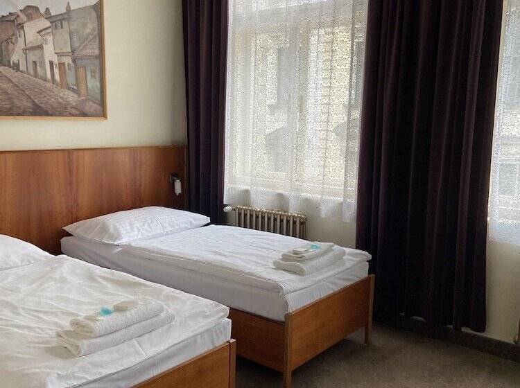 هتل Praha Liberec