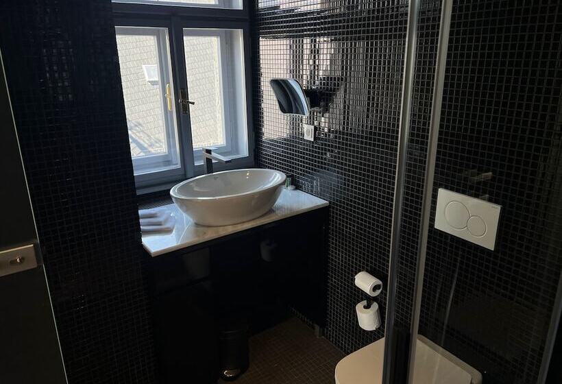 هتل Praha Liberec