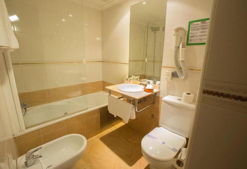 هتل Reyes Catolicos