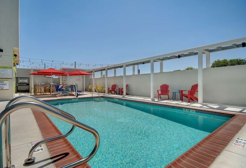 בית מלון כפרי Home2 Suites By Hilton Garden Grove