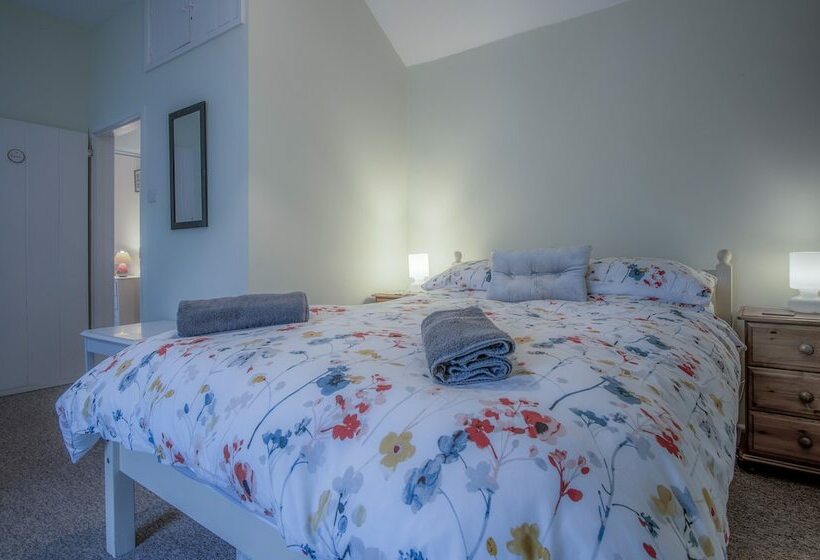 Poppy Cottage  3 Bed Cottage  Pembroke