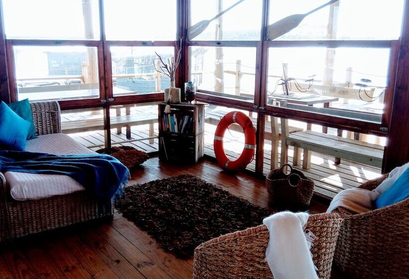 هتل Laguna Garzon Lodge