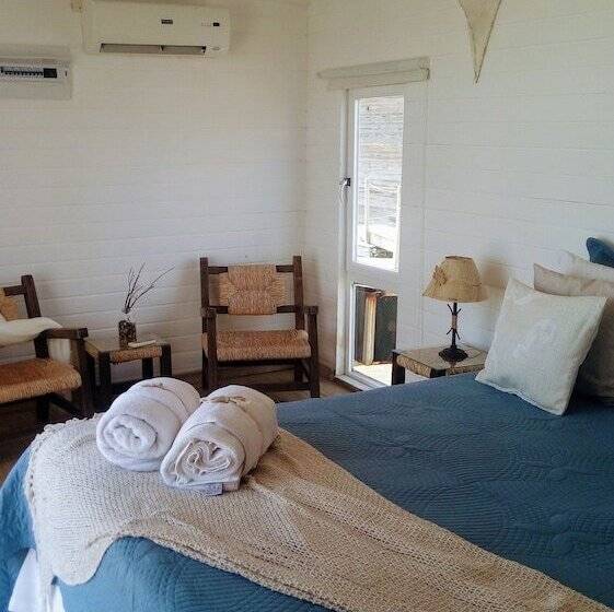 هتل Laguna Garzon Lodge