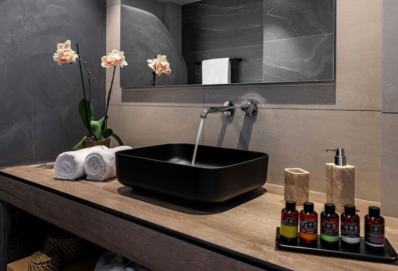 Neoma Luxury Suites
