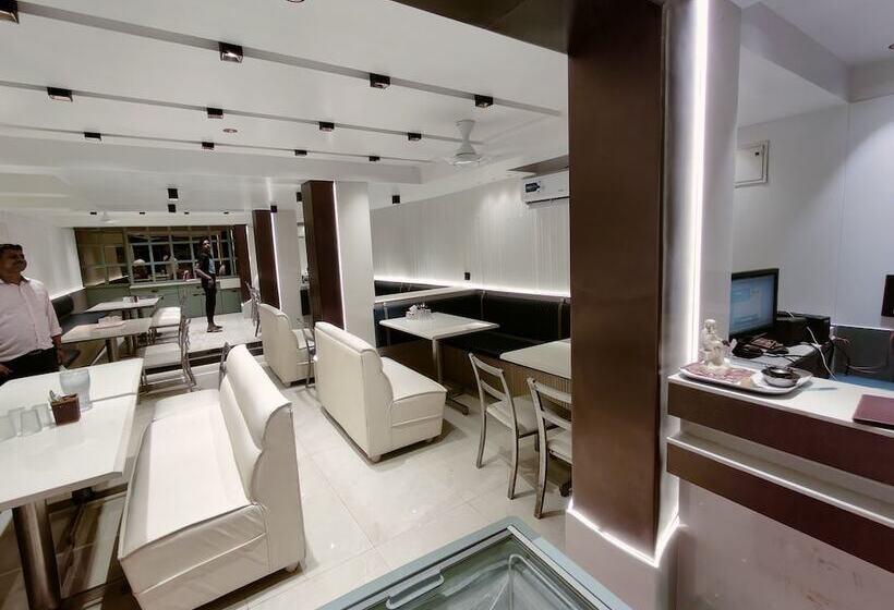 فندق Anand Palace