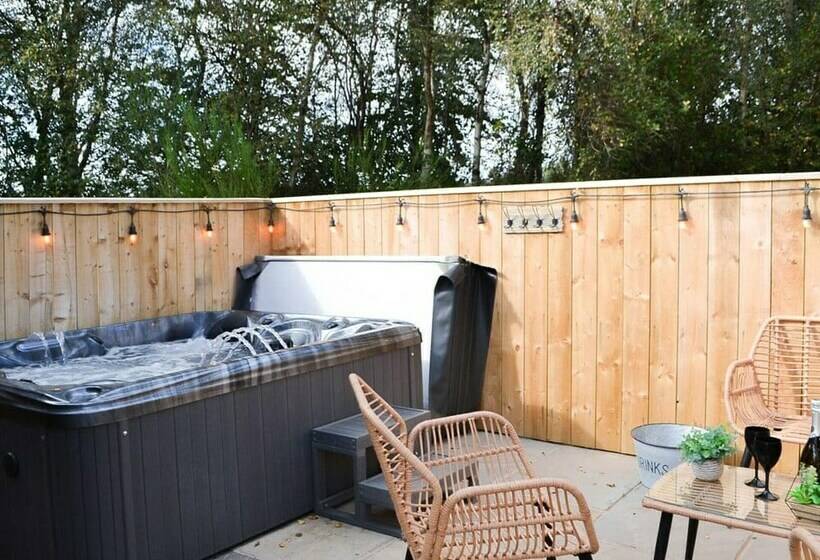 ホテル Remarkable 2bed Lodge In Morpeth With Hot Tub