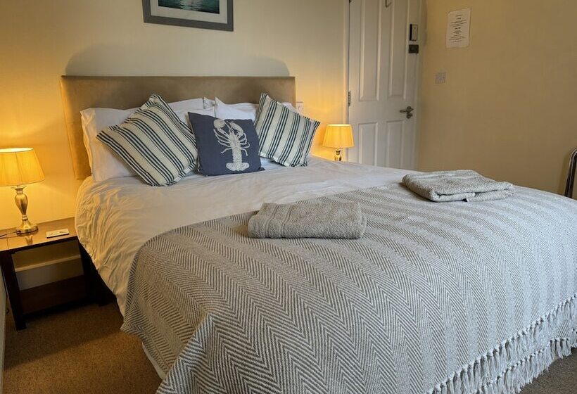 مبيت وإفطار The Pilot Boat Inn