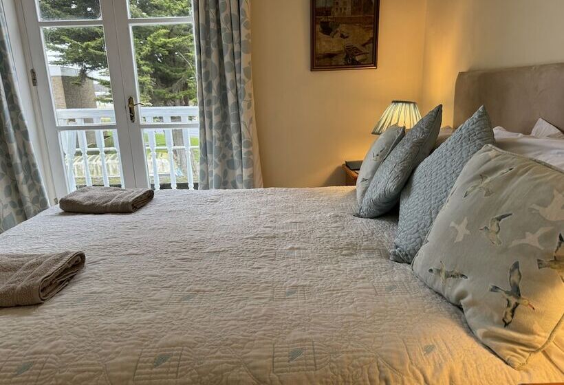 مبيت وإفطار The Pilot Boat Inn