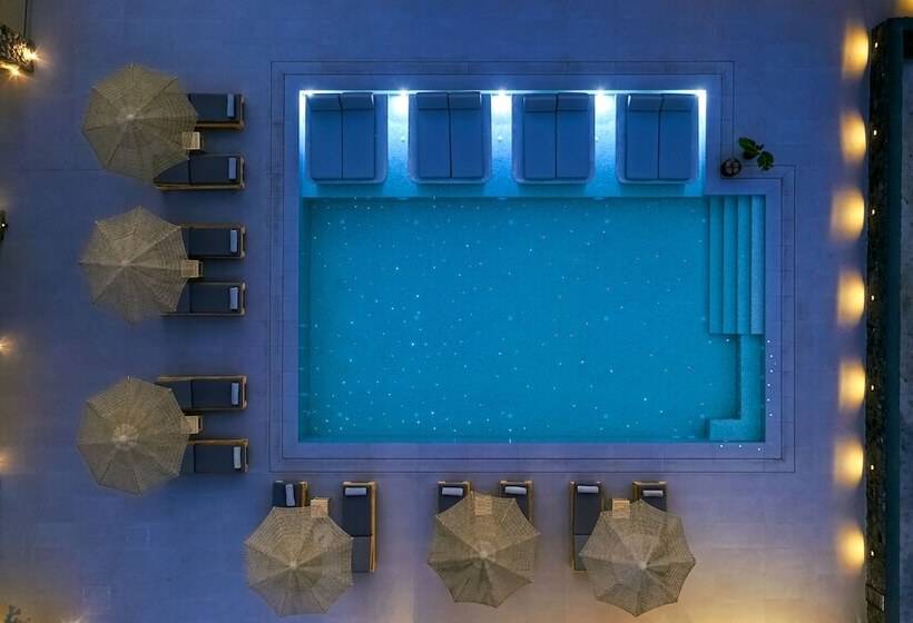 Onyx Hotel & Suites