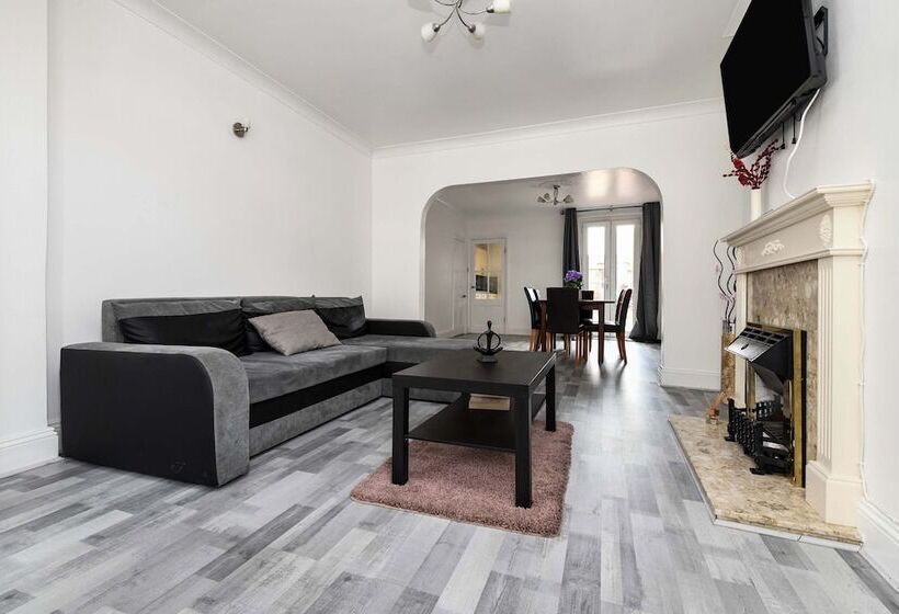 اقامتگاه 4br 10guests Parking Garden