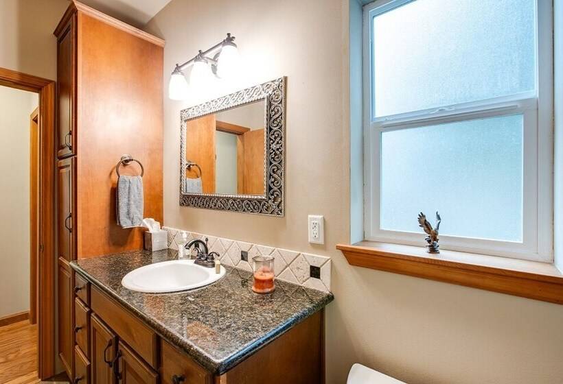 20gs   Wifi   F/p   W/d   Sleeps 6