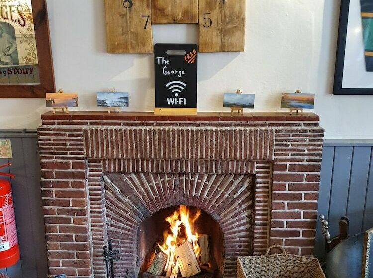 تختخواب و صبحانه The George At Ashley