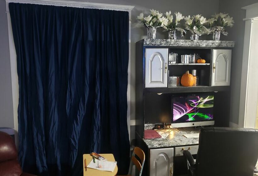 Beautiful Two Story Home By Fountain Lake And Mayo Clinic