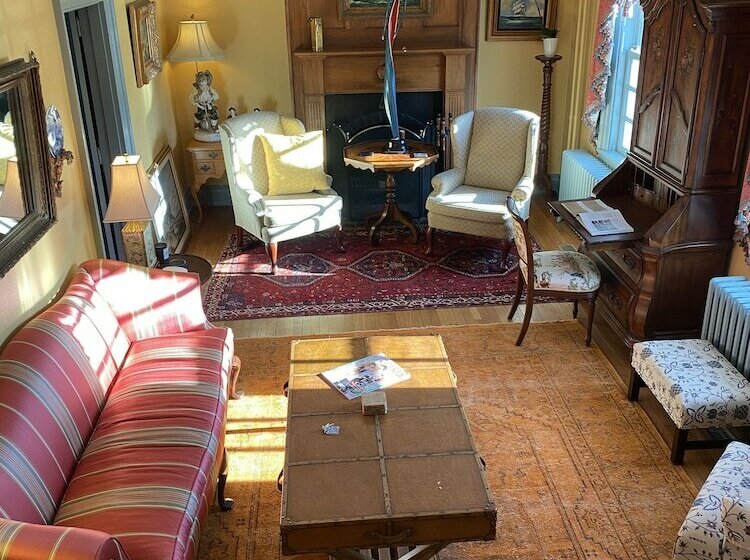 تختخواب و صبحانه Inn At 605