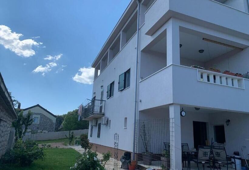ペンション Imotski Blaue See Apartments , Pool
