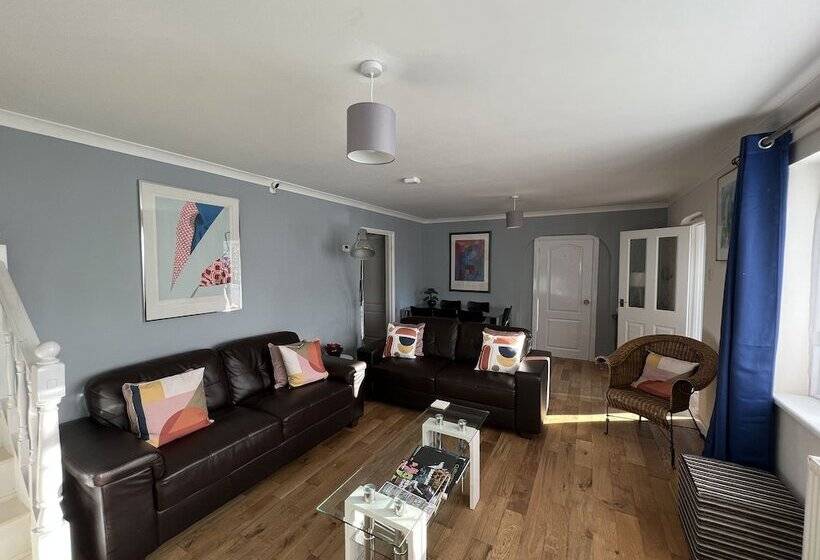 פנסיון Lancaster Close Serviced Accommodation