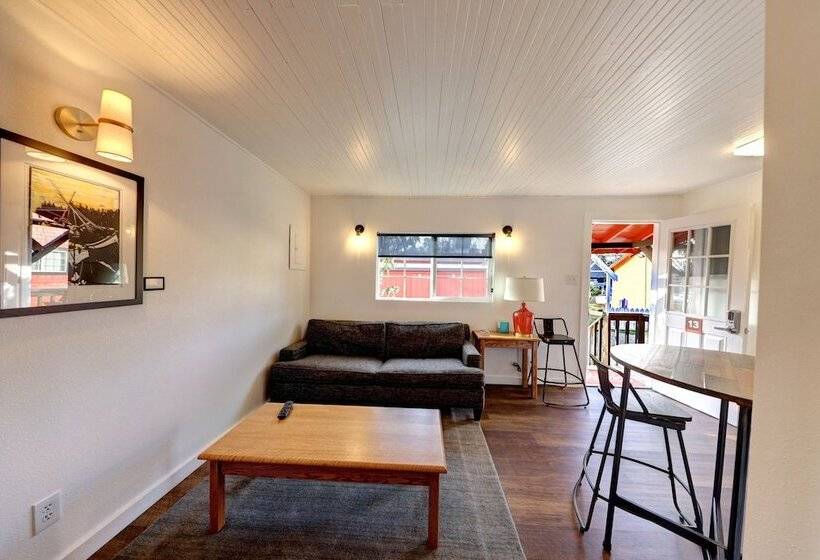 فندق على الطريق The Seaview Cottages