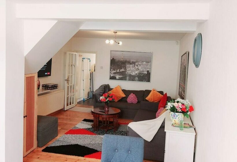 レジデンス Beautiful 3 Bed House In Chatham