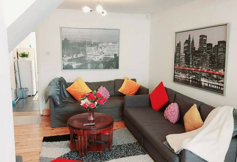 レジデンス Beautiful 3 Bed House In Chatham