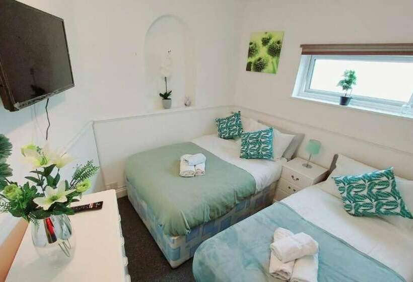 住所  Gilling Villa Remarkable 4 Bed House In Gillingham