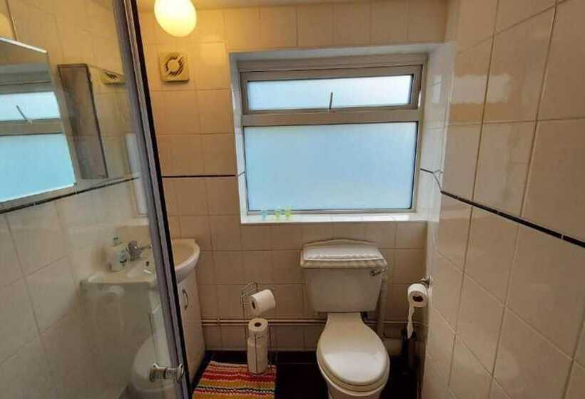 住所  Gilling Villa Remarkable 4 Bed House In Gillingham