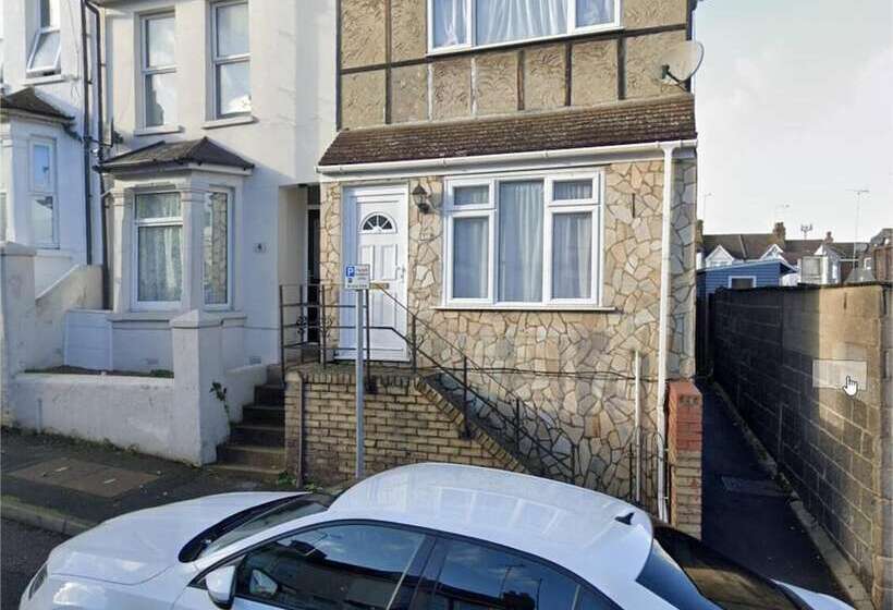 住所  Gilling Villa Remarkable 4 Bed House In Gillingham