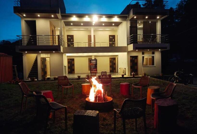 پانسیون Green Park Grand Inn