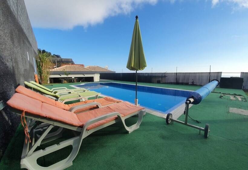 اقامتگاه Ocean View Villa With Private Outdoor Heated Pool