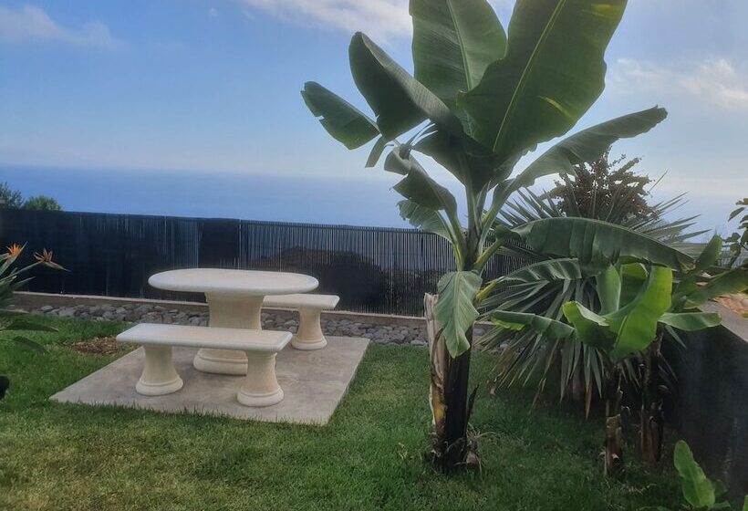 اقامتگاه Ocean View Villa With Private Outdoor Heated Pool